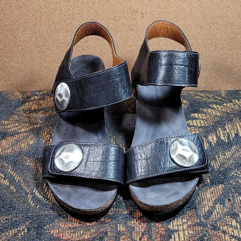 Taos Women's Black Leather Carousel 2 Wedge Velcro Sandals- Size 8.5 /39 EU